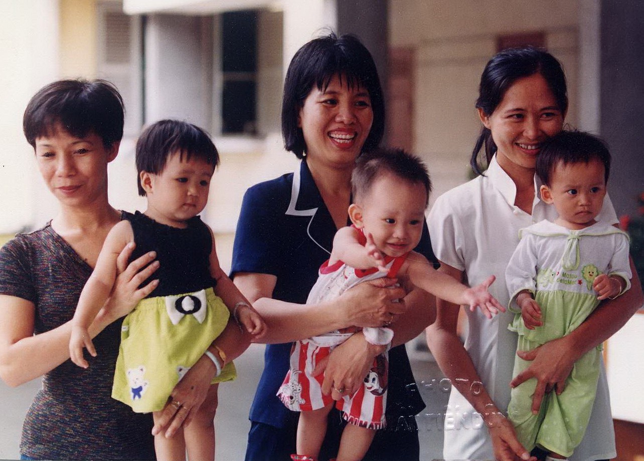 Em bé thụ tinh trong ống nghiệm sinh ra hoàn toàn bình thường